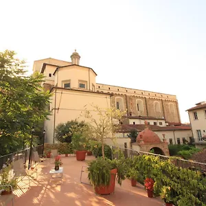 https://domus-giorgio.it-tuscanyhotel.com